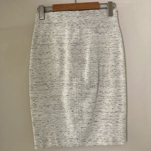 Salt and pepper Aritzia woman’s skirt